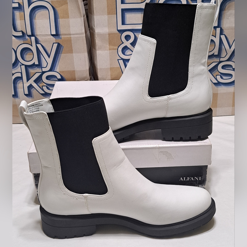 Alfani Women's Tackoma Lug Sole Booties White/Black Pull-On Size 9.5M New In Box - Picture 4 of 15